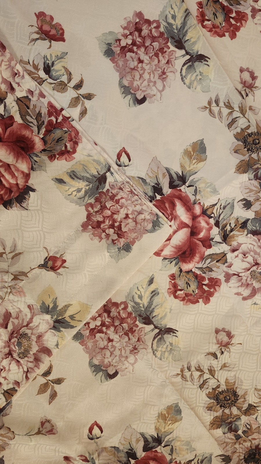 Beautiful Floral two Panel Set Curtains 37 In W And 5ft 3in H gallery