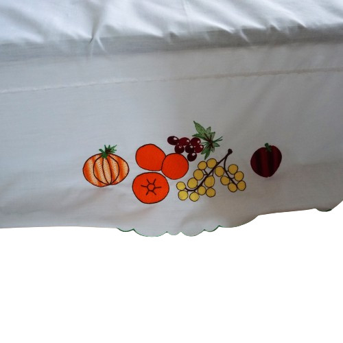 Tablecloth Embroidered Cornucopia Fruits Veggies 90 x 66 Scalloped Hem gallery