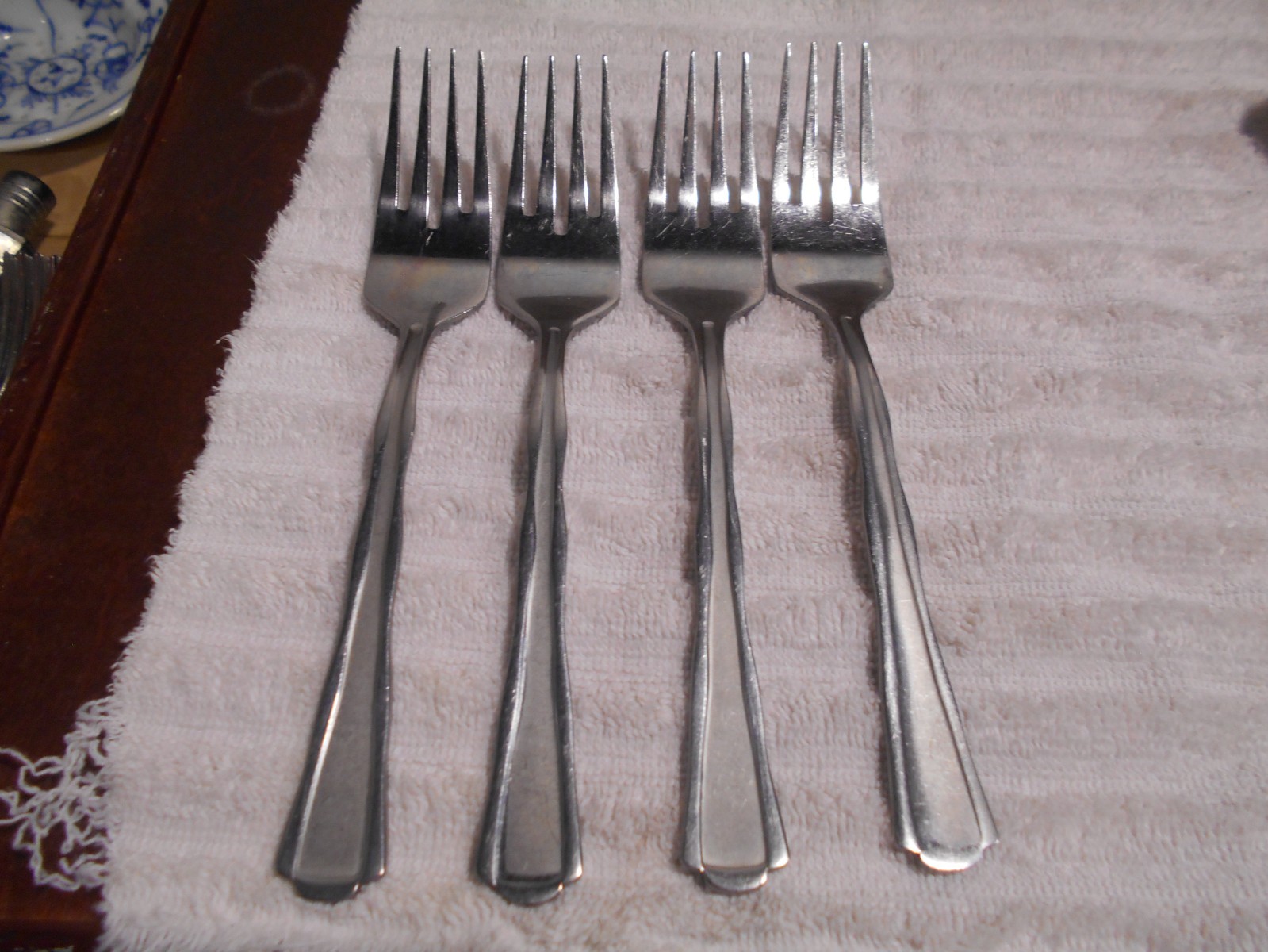 4 Oneida PANORAMA Pattern Stainless Salad Forks Frosted Glossy 8693 gallery