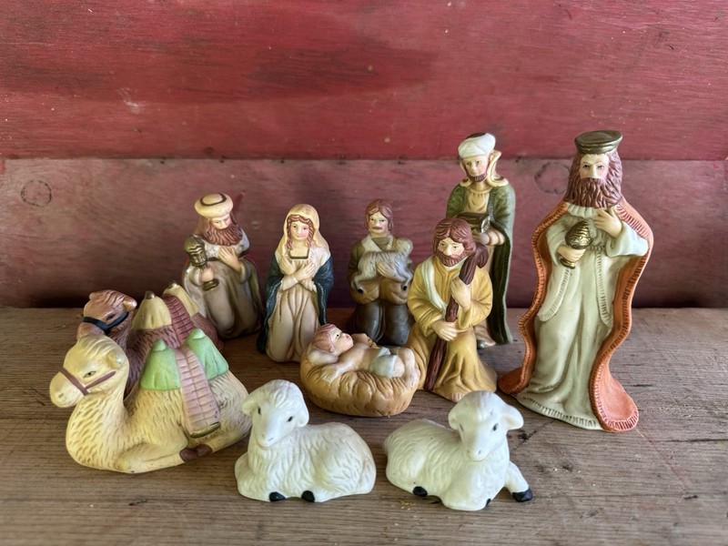Ceramic Christmas Nativity Figurine Set w/ Wooden Stable W/ Original Box gallery