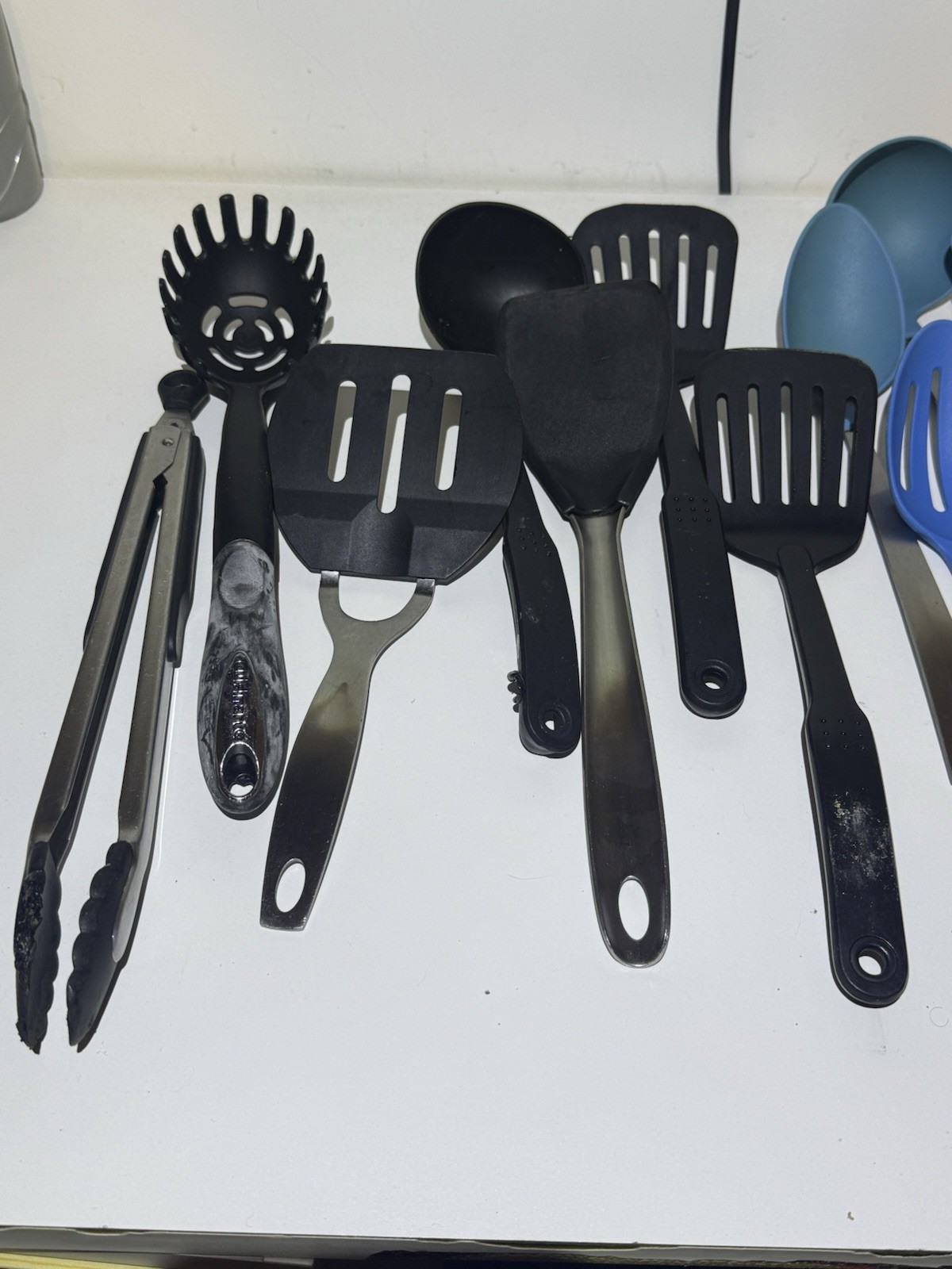 16 Piece Plastic/Metal Cooking Utensil Sets - spatulas, ladles, tongues, spoons gallery