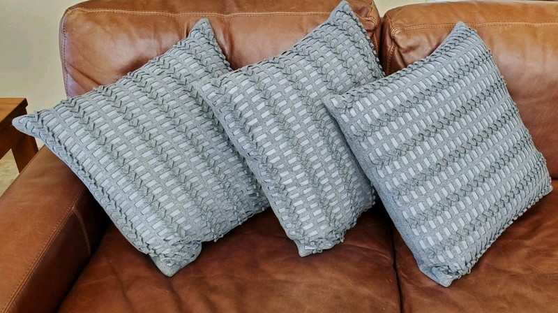 Bernhardt Wool Blend Throw 3 Pillows 21x21 Gray Duck Feather Blend Fill Luxe EUC gallery