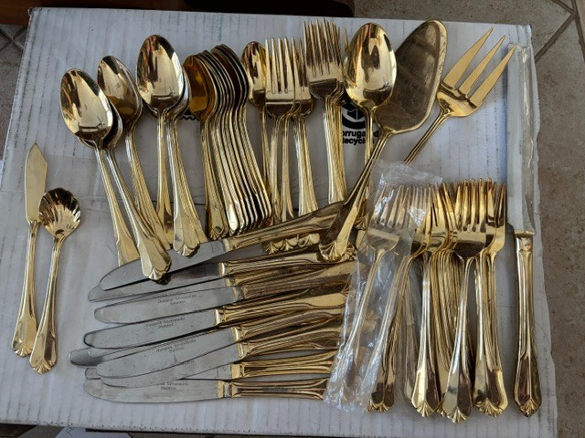 Vintage Hampton Silversmiths Stainless Gold Electroplate Finish 77 Pieces gallery