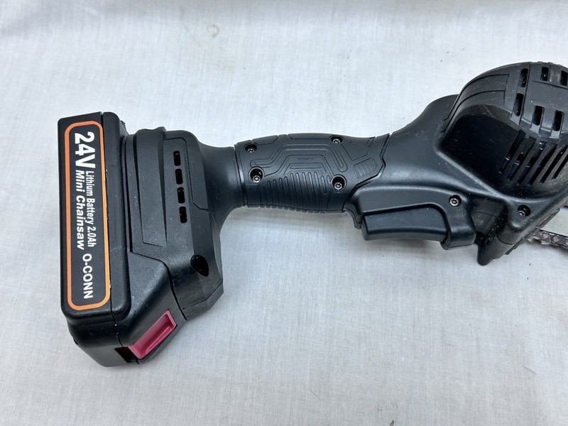 O-CONN Mini Chainsaw 4 Inch Cordless Electric 2x 2000mAh Batteries & 2x Chains gallery