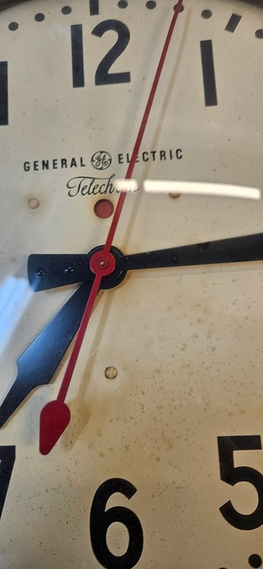 Vintage G. E. Telechron red dot school wall clock runs needs cleaned gallery