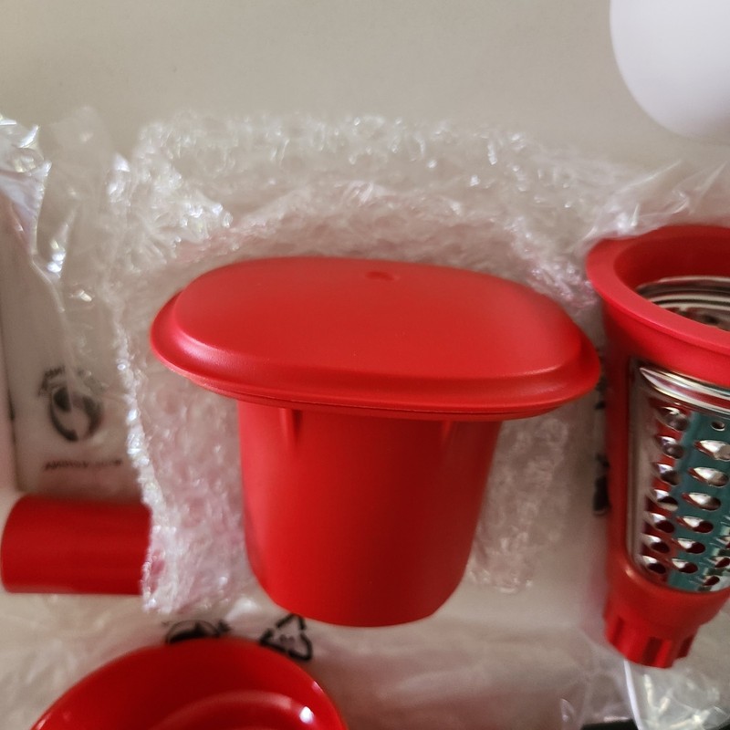 New Tupperware FusionMaster Grate Master Shredder Without Base +2 Graters gallery