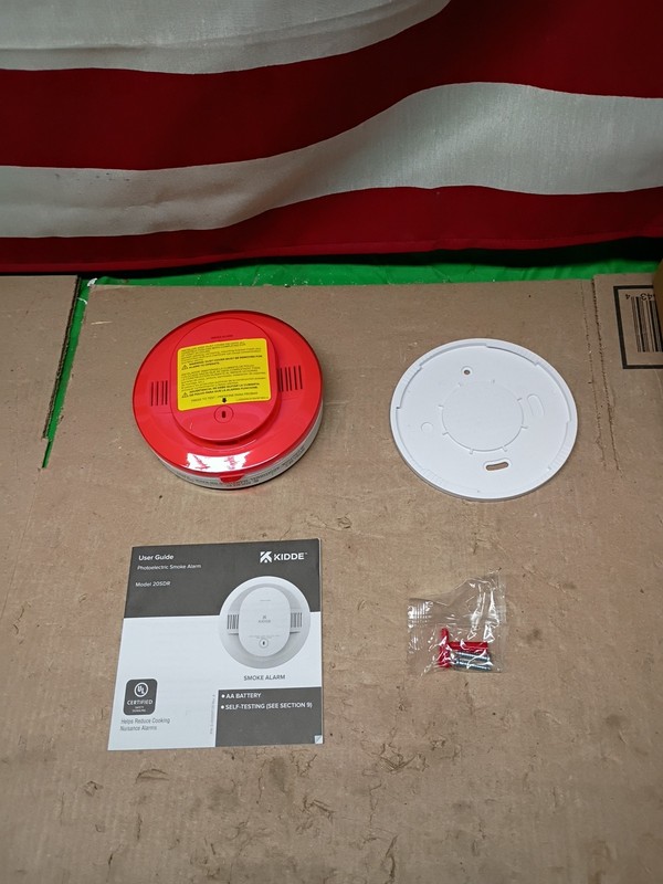 Kidde Smoke Detector AA Battery Powered, LED Warning Light Model 20SDR gallery