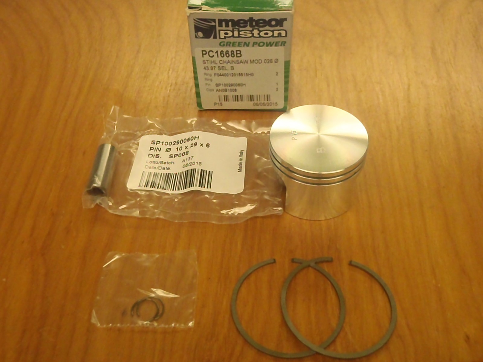 Meteor piston kit for Stihl 026 44mm with Caber rings Italy gallery