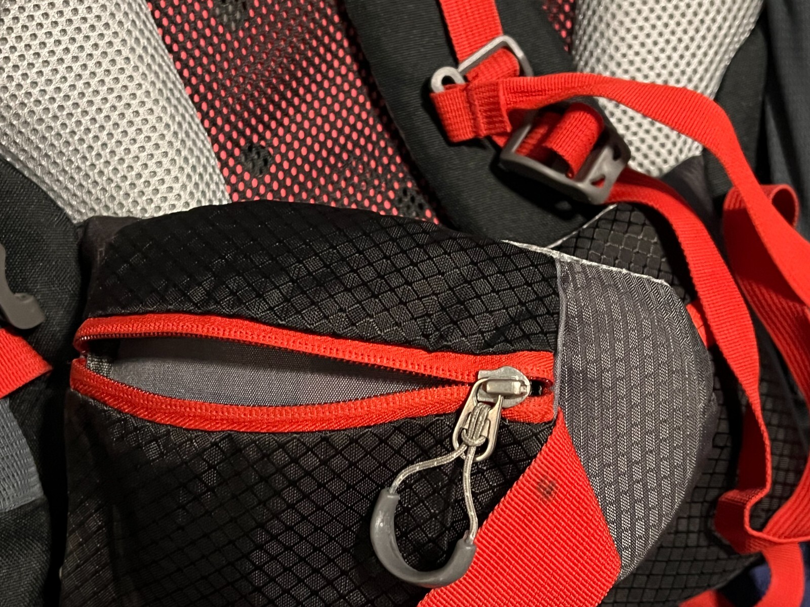 ORIVE 70+5L backpack with rain hood 4