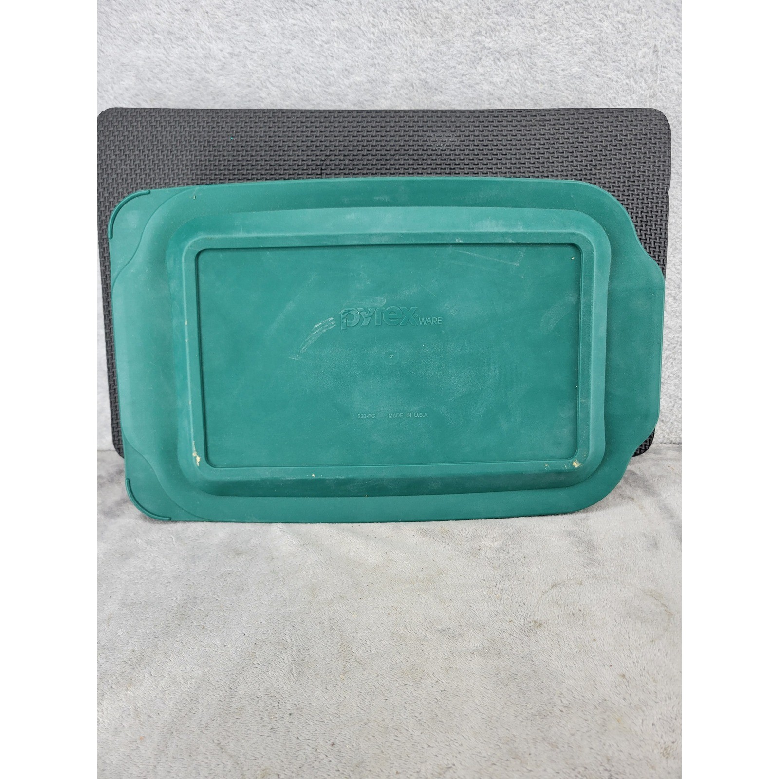 Pyrex 233-S 3 Qt Clear Glass Baking Dish with Hunter Green Lid 233-PC Made in US gallery