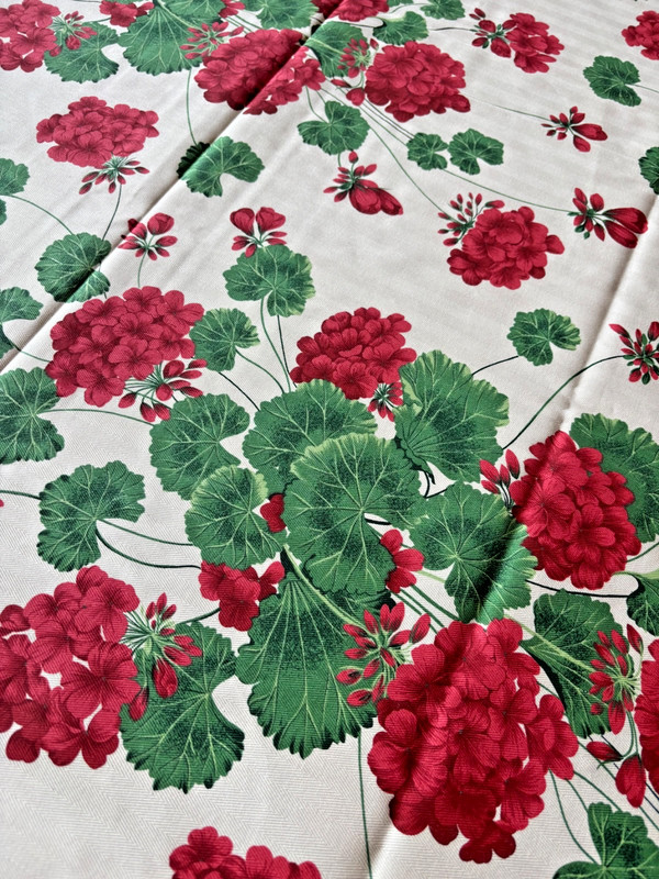 Williams Sonoma Tablecloth Geranium Red 68 X 90 100% Cotton Made in Italy gallery