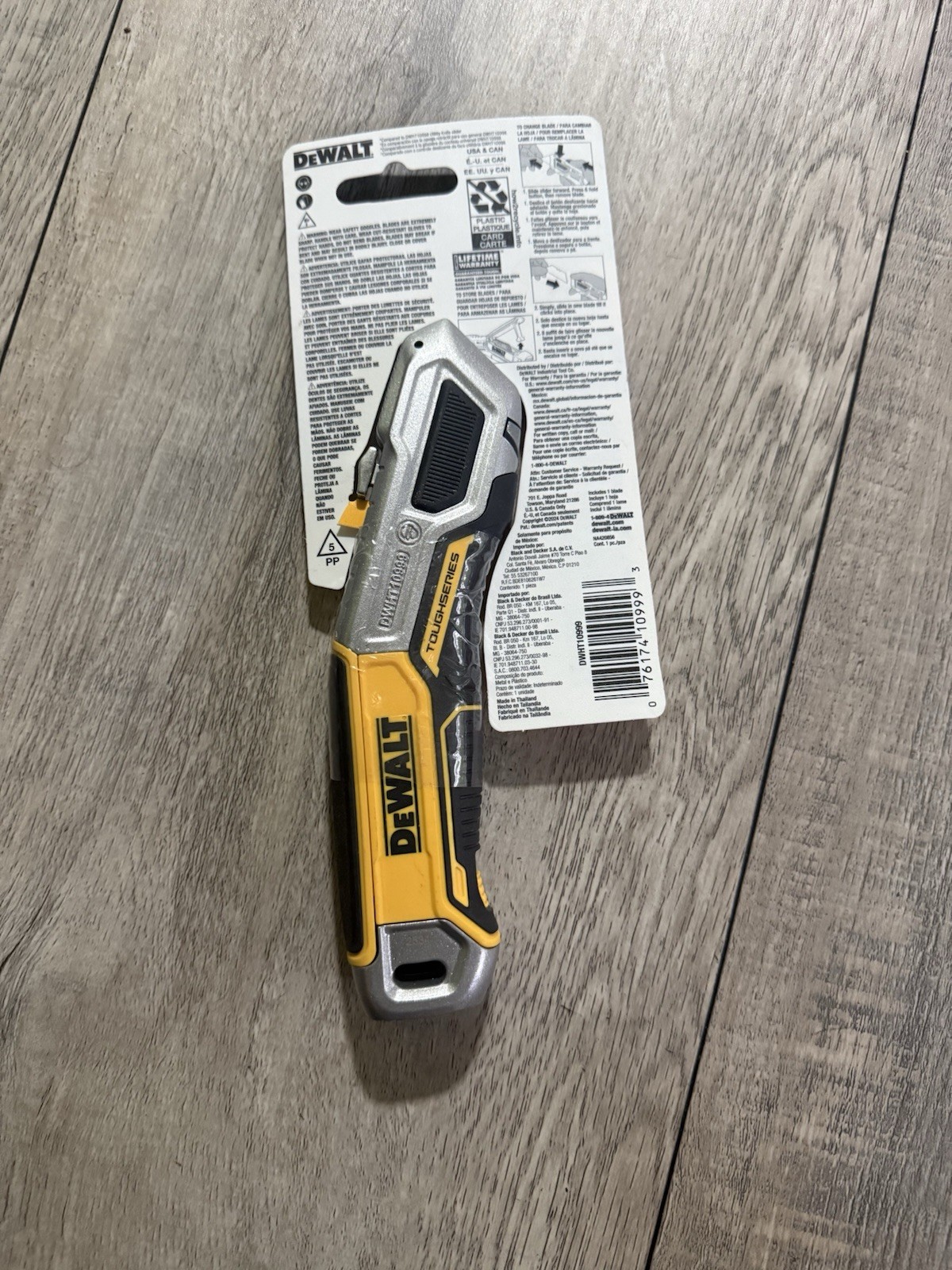 DeWalt Toughseries 2.40 in. Sliding Utility Knife Black/Yellow gallery