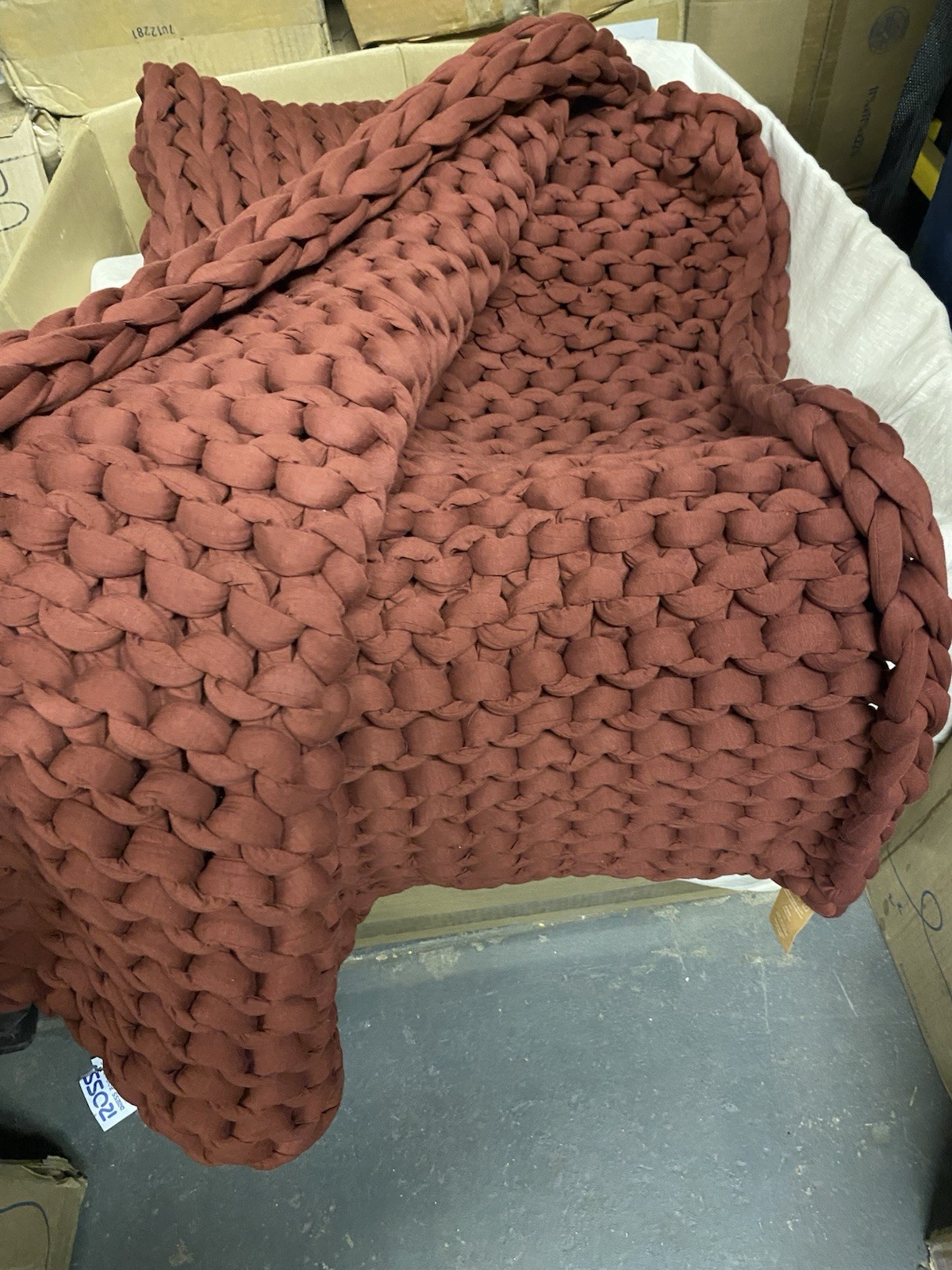 Bearaby Tencil Tree Napper Throw 20 Lb Reta $349 Mahogany Wine gallery
