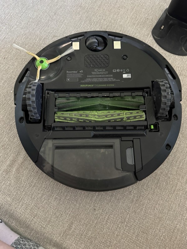 iRobot Roomba E5 vacuum And Charging Station-tested And Working gallery