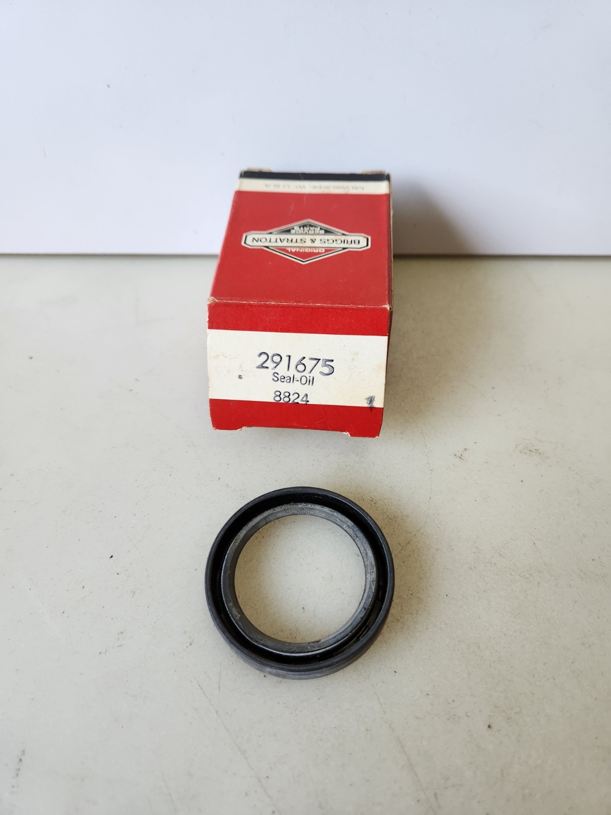 Briggs & Stratton Oil Seal 291675 - OEM Packaging - NEW - C2B gallery