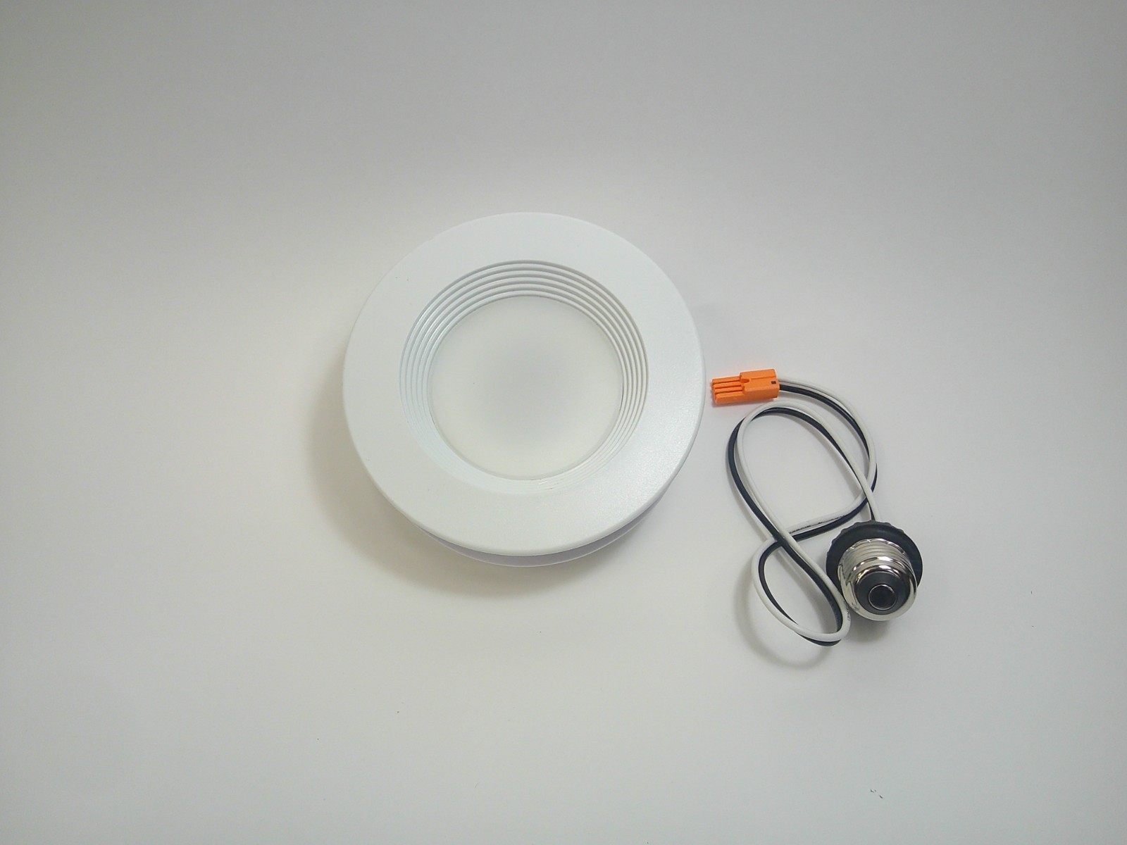 Sylvania RT4 65W LED Recessed Downlight 4000K 4" 7.5W 600lm Dimmable 80CRI White gallery