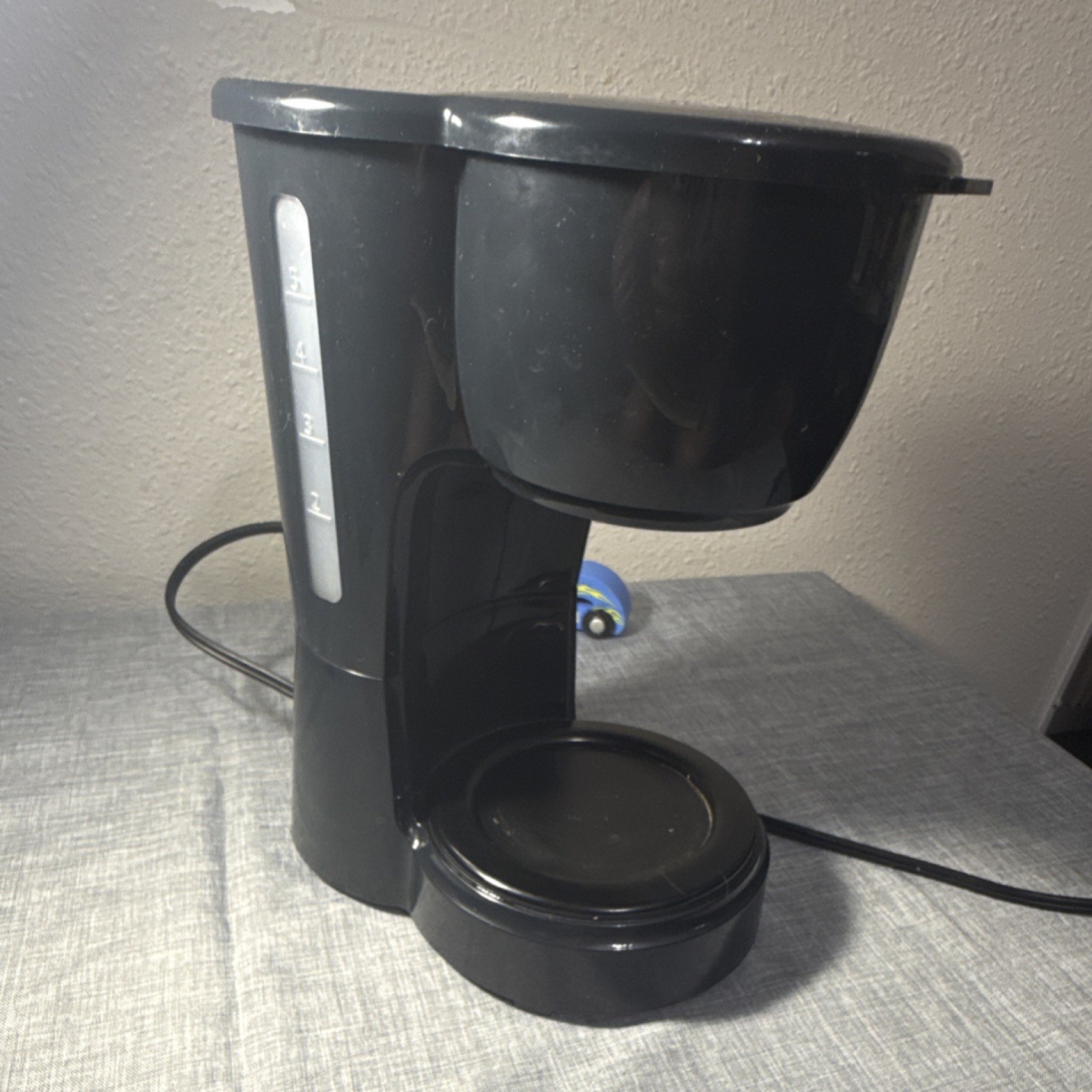 Walmart 511400 Black 4-Cup Filter Coffee Machine with Removable Basket gallery