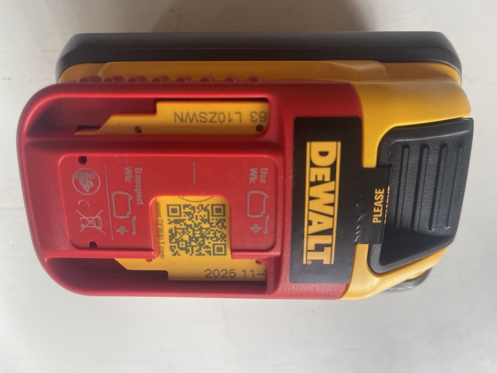 DEWALT DCB612 20v/60v Max FLEXVOLT 12Ah Battery gallery
