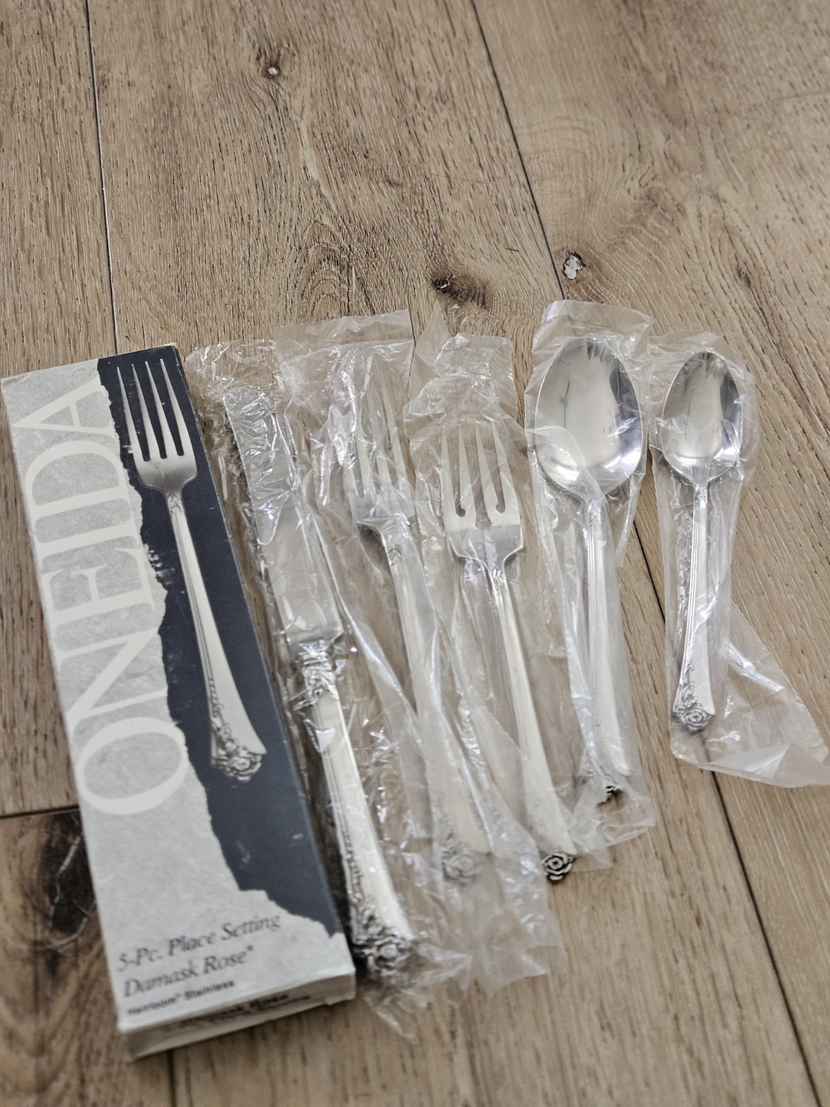 New Sealed Vintage Oneida DAMASK ROSE Stainless Heirloom Flatware 5 PC USA gallery