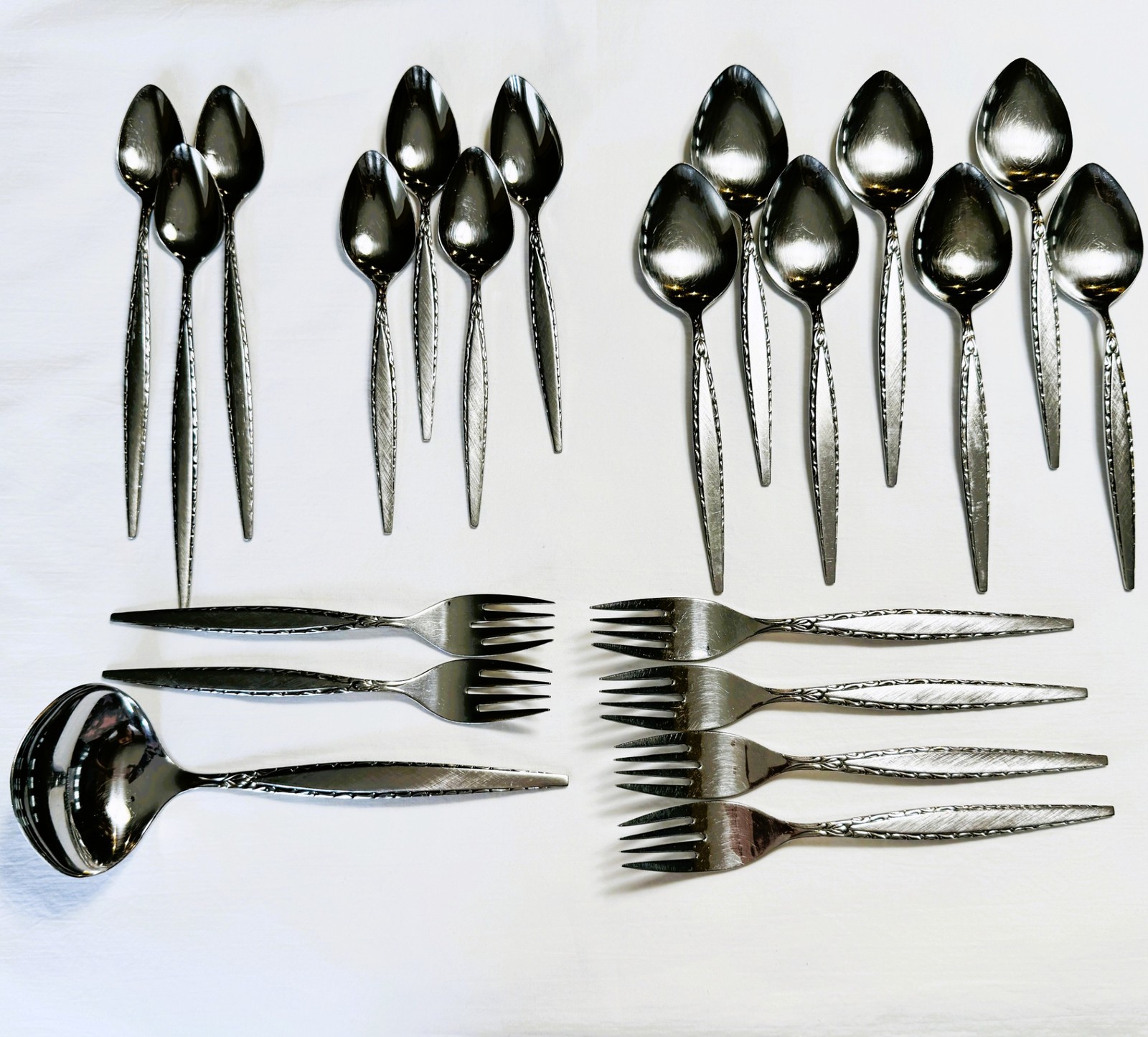 Oneida Community VENETIA Stainless Flatware Burnished Lot 21 Pcs Forks Spoons gallery