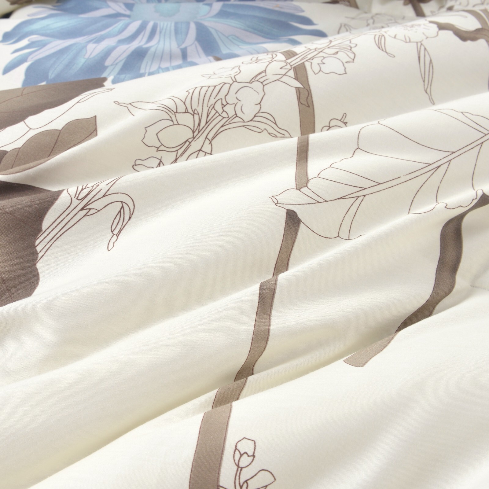 Daisy Floral Comforter Set: 1 Comforter + 2 Pillow Shams 100% Cotton Shell gallery