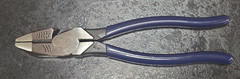 Klein Tools D213-9NE 9″ High-Leverage Side Cutting Pliers
