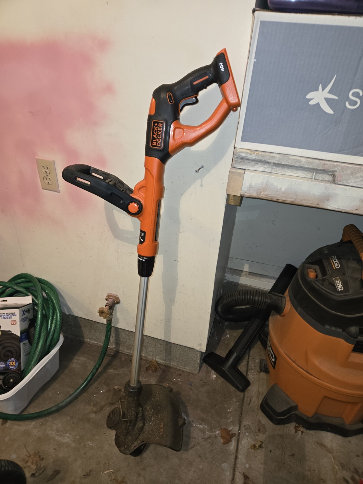 BLACK+DECKER LST140C 40V MAX Lithium String Trimmer gallery