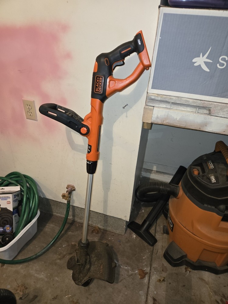BLACK+DECKER LST140C 40V MAX Lithium String Trimmer