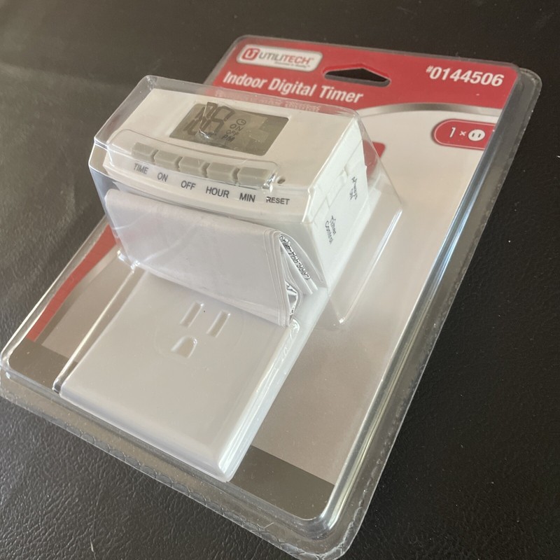 UTILITECH Digital Indoor Timer 24 Hour Repeating Cycle 125V/60Hz/15amp 0144506 gallery