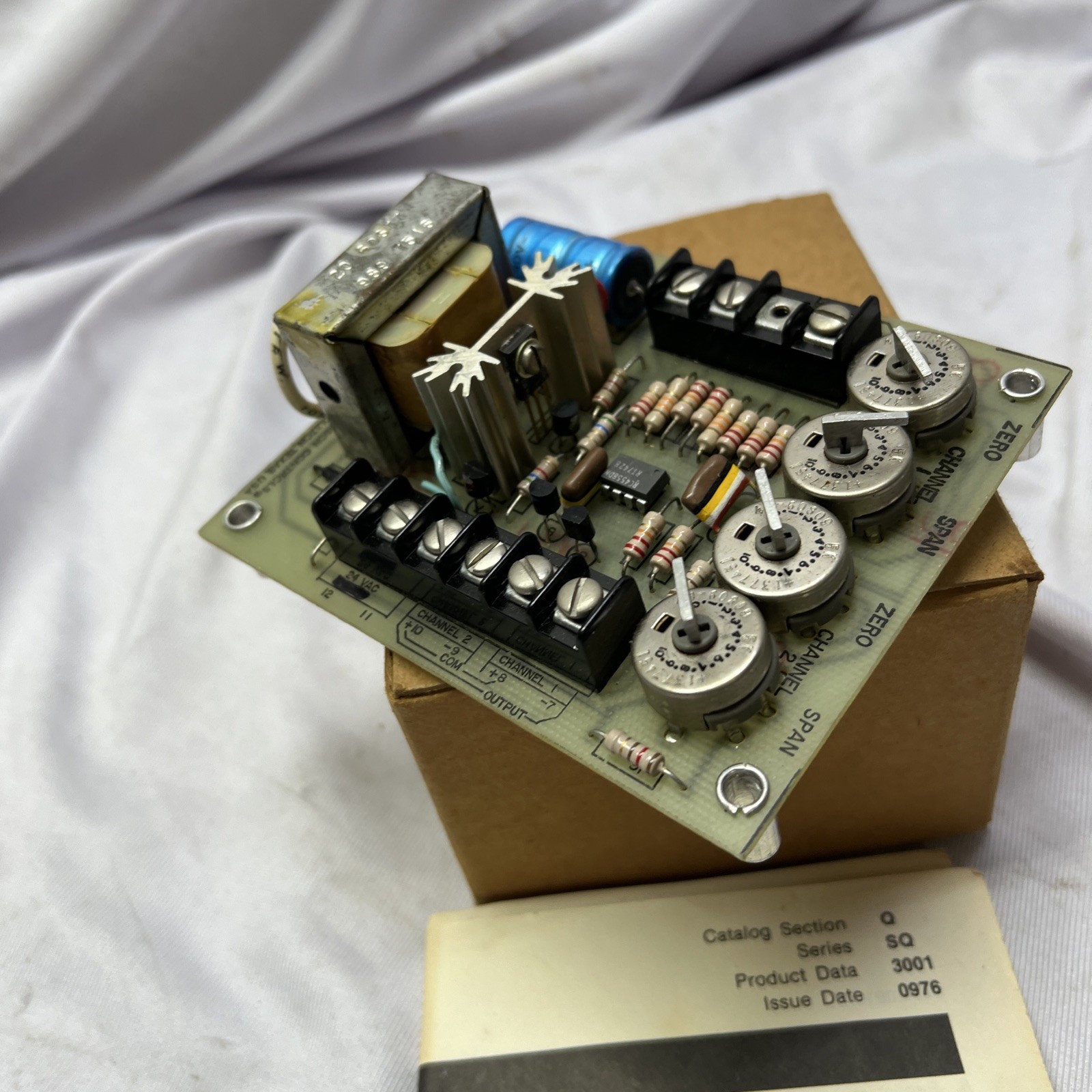 Johnson Controls HVAC SQ-3001-1 7533 Control Board New Old Stock Read AA gallery
