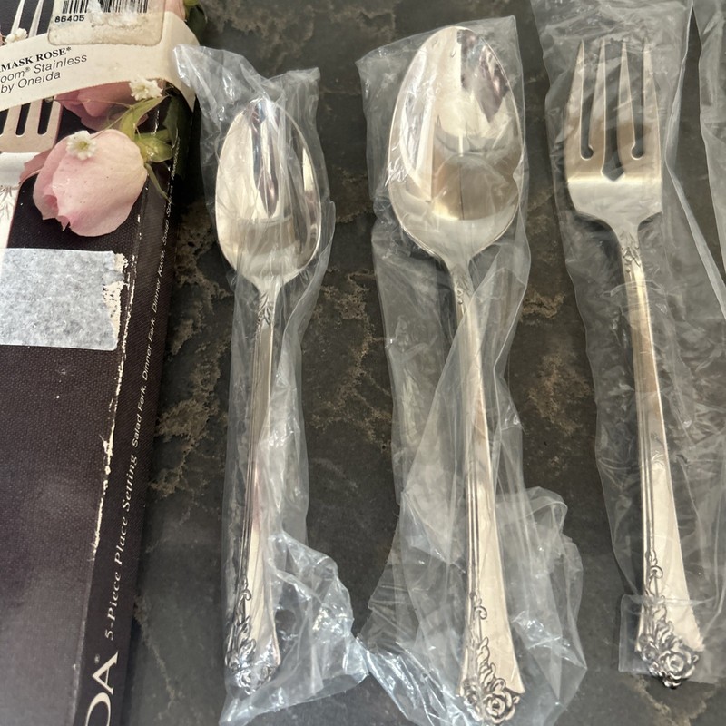 Oneida Damask Rose Stainless Flatware 5 Piece Place Setting Heirloom Cube ~ NEW gallery