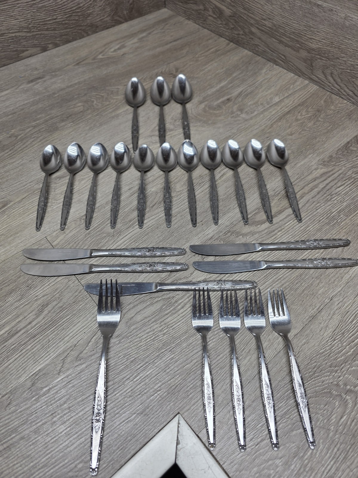 Stylecraft T&N SYF2 Single Rose Pattern Stainless Steele Flatware 24 piece Set gallery