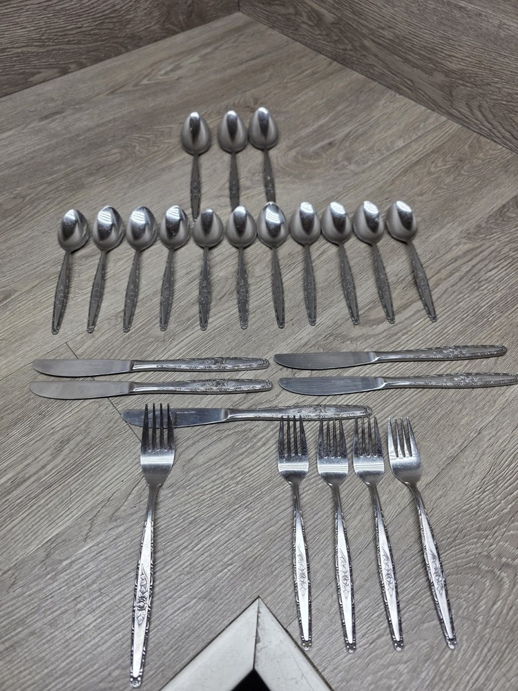 Stylecraft T&N SYF2 Single Rose Pattern Stainless Steele Flatware 24 piece Set