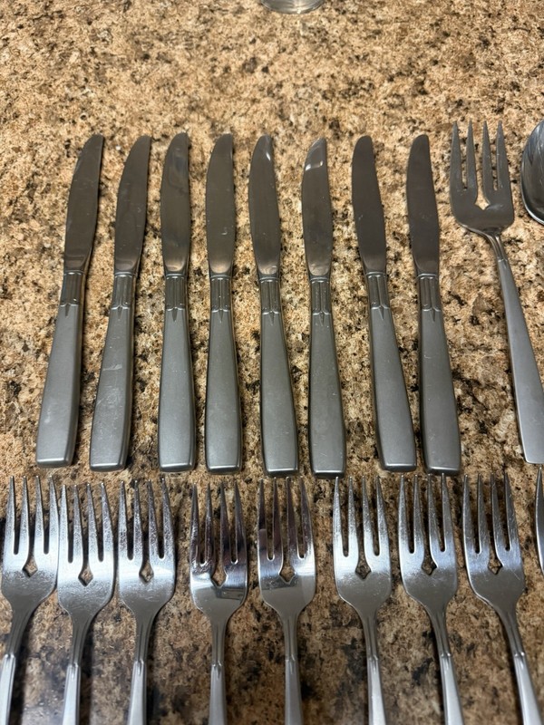 Oneida Satin Accent Stainless Flatware Serving Spoons Knives Forks Lot Of 30 gallery