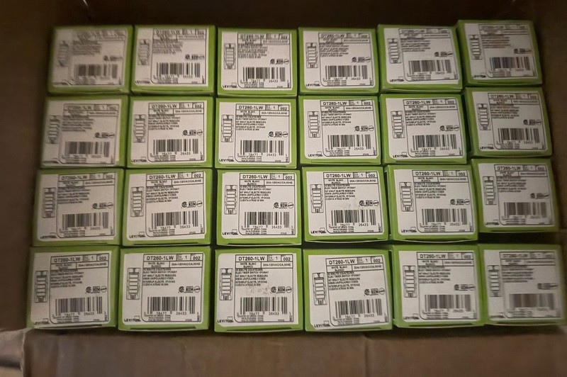 (24) LEVITON COUNTDOWN SWITCH FOR BATHROOM LIGHTS 10-20-30-40 MINUTES 20AMP gallery