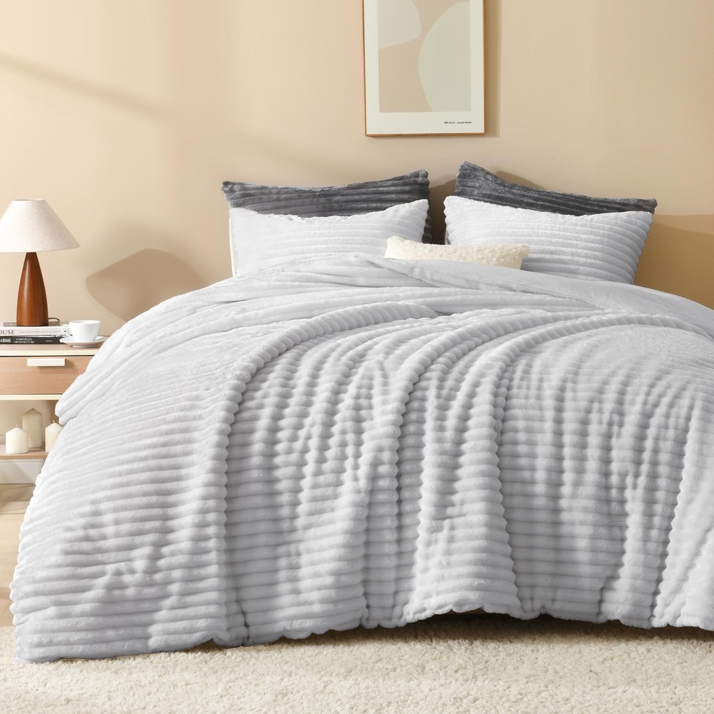 Andency Queen Comforter Set, Fluffy Super Soft Light Grey Comforter for Queen Si
