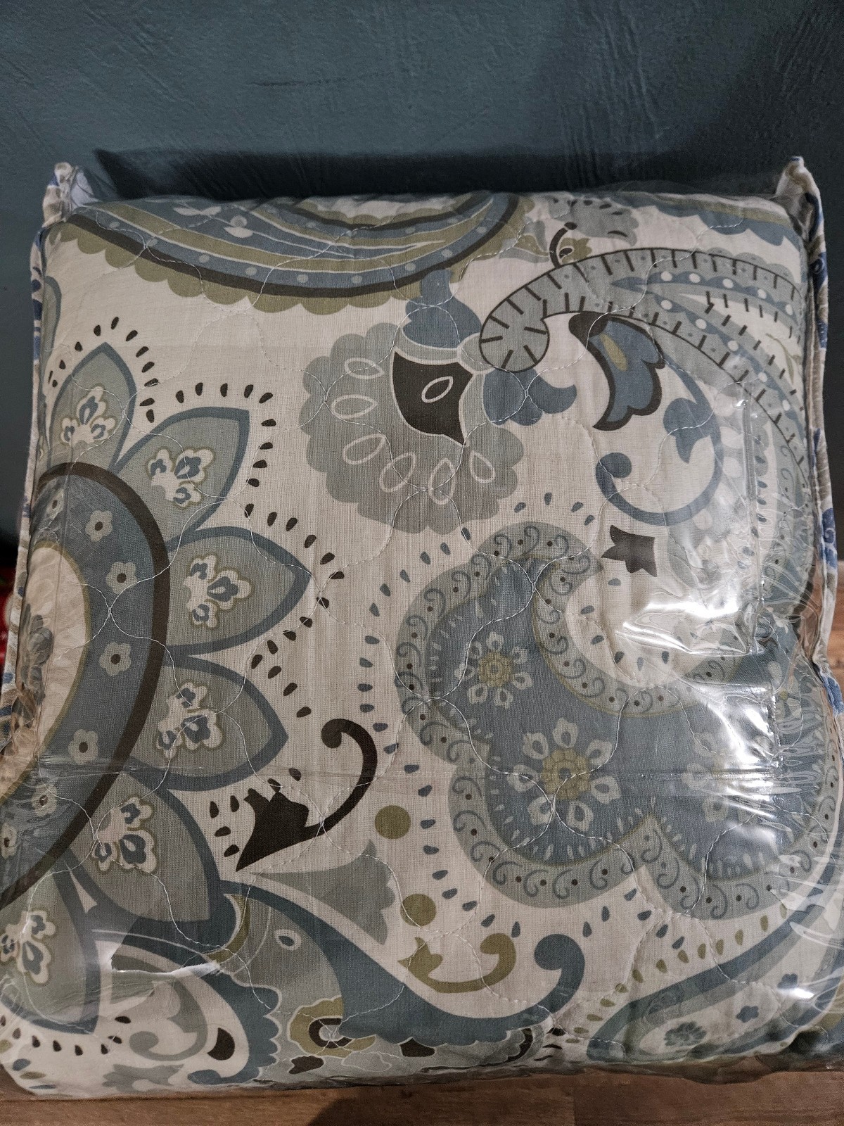 Kohls Queen Size Paisley Comforter with 2 Shams gallery