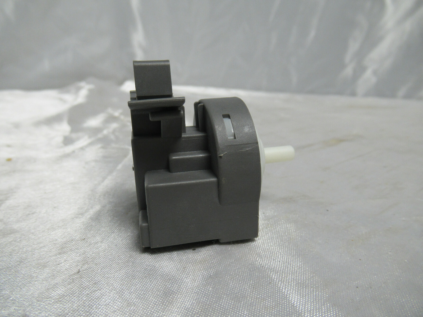 OEM Frigidaire Stack Unit Washer/Dryer Washer Sensor 5304504885 (Lot #30) gallery