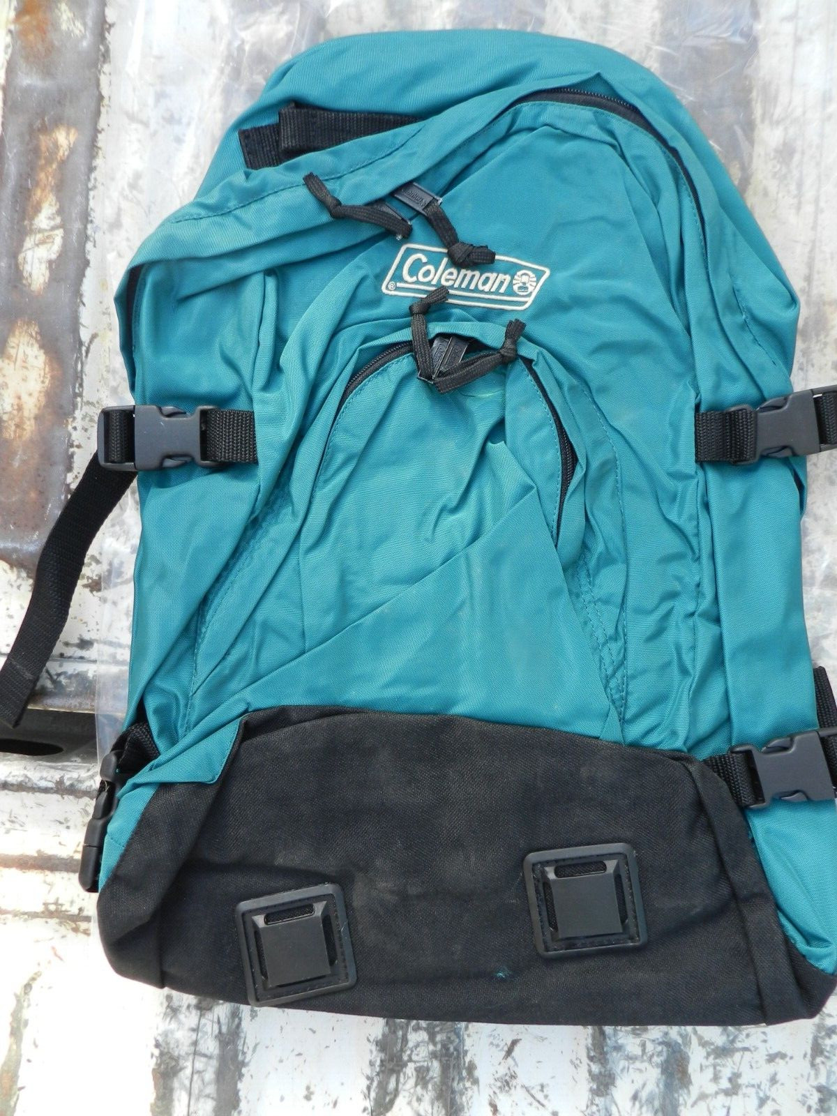 Coleman expandable Daypack Teal & Black 3