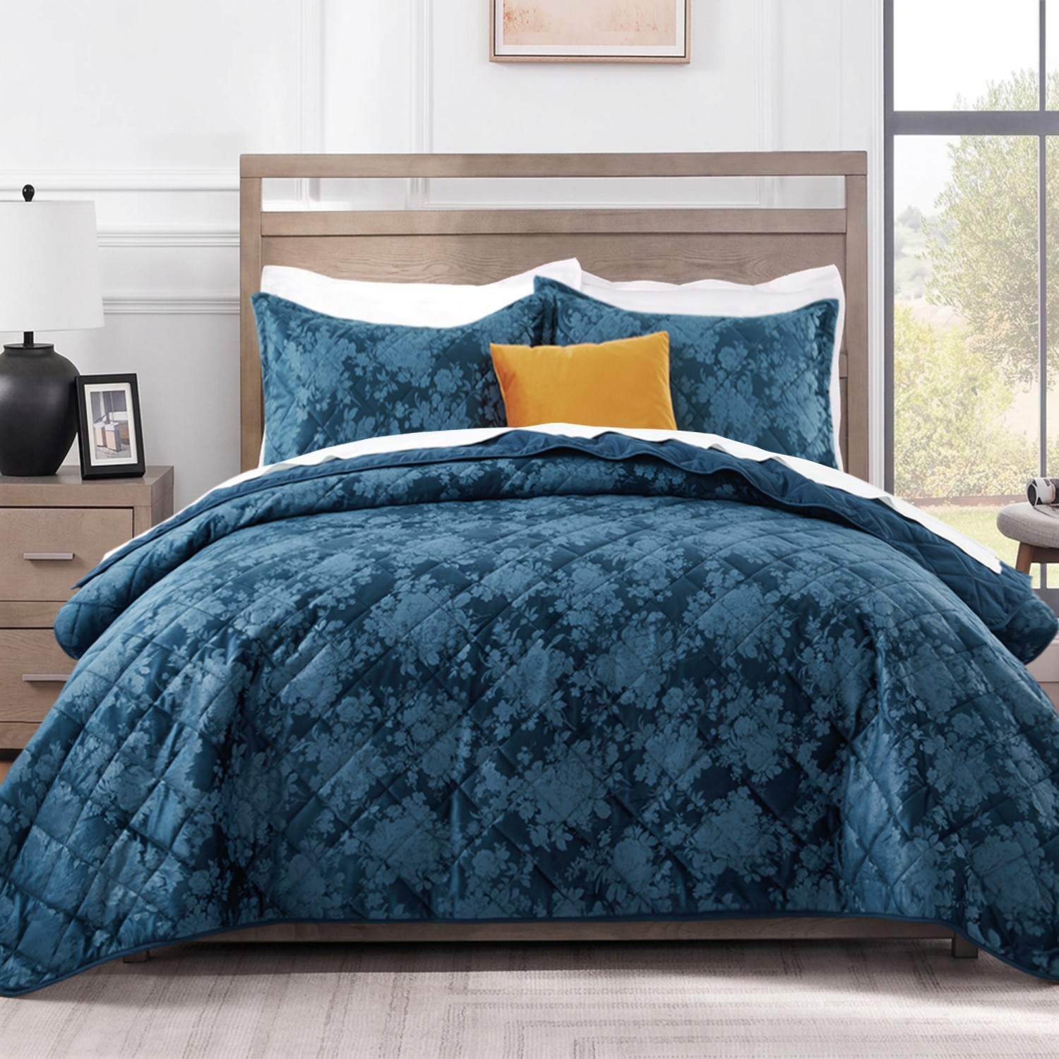 Premium Velvet Bedspread Set Lightweight All-Season Coverlet for Summer Comfort gallery