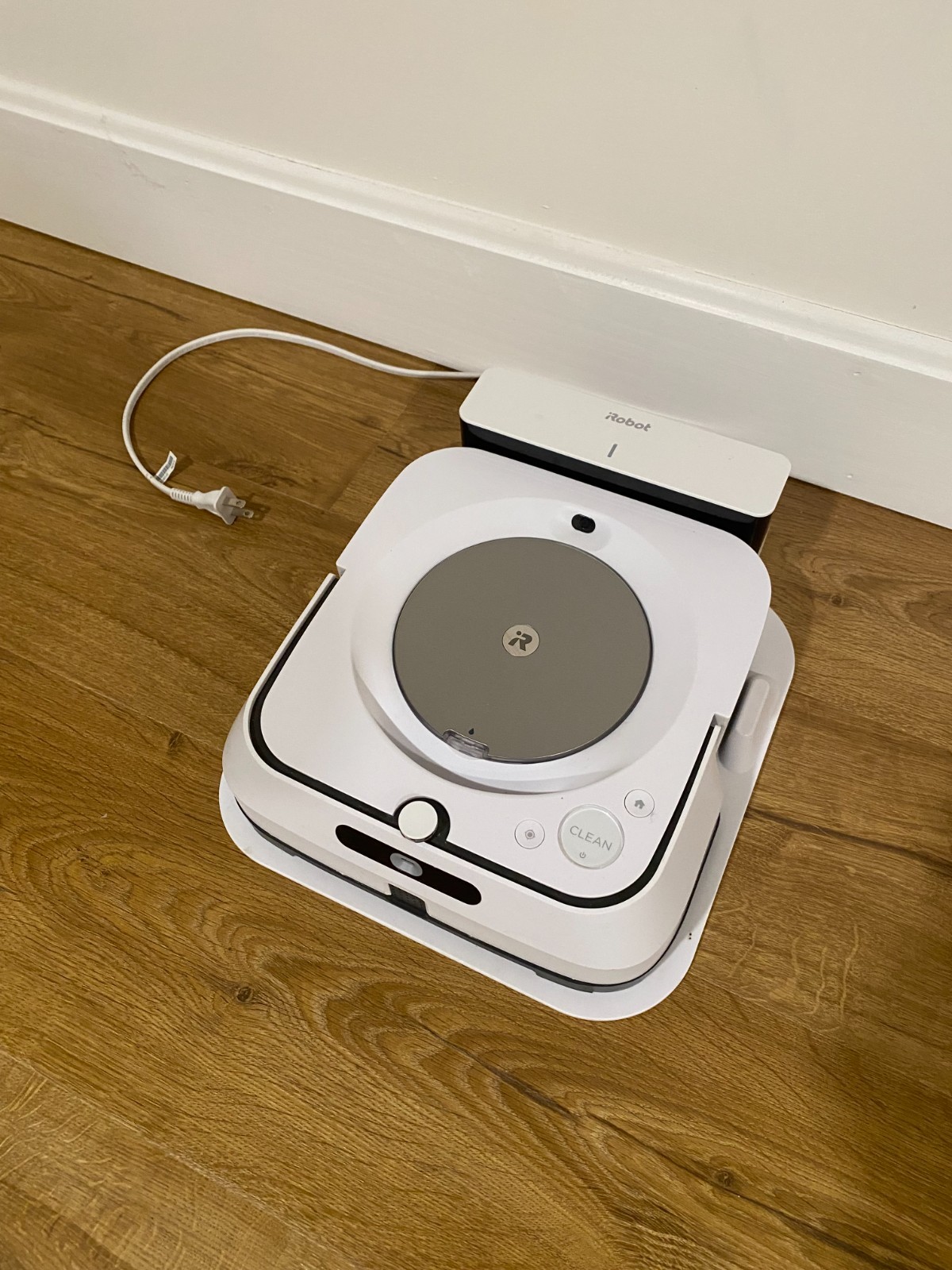 iRobot Braava Jet M6 Ultimate Wi-Fi Connected Robot Mop White gallery