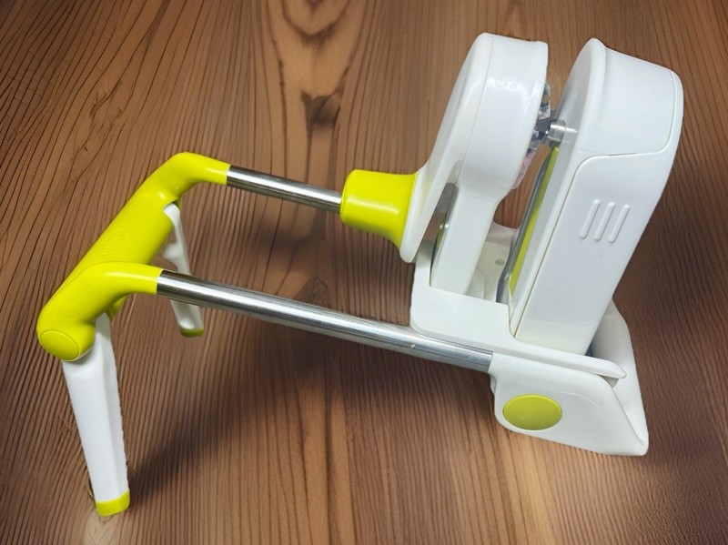 Chef'n Twist Collapsible Tabletop Spiralizer Vegetable Slicer 3 Blades NIB White gallery