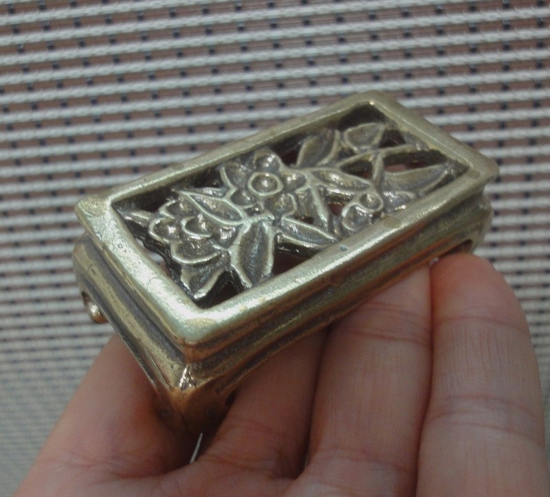 Vintage Style Solid Brass Small Flowers Carving Desk Base Statue for Home Decor gallery