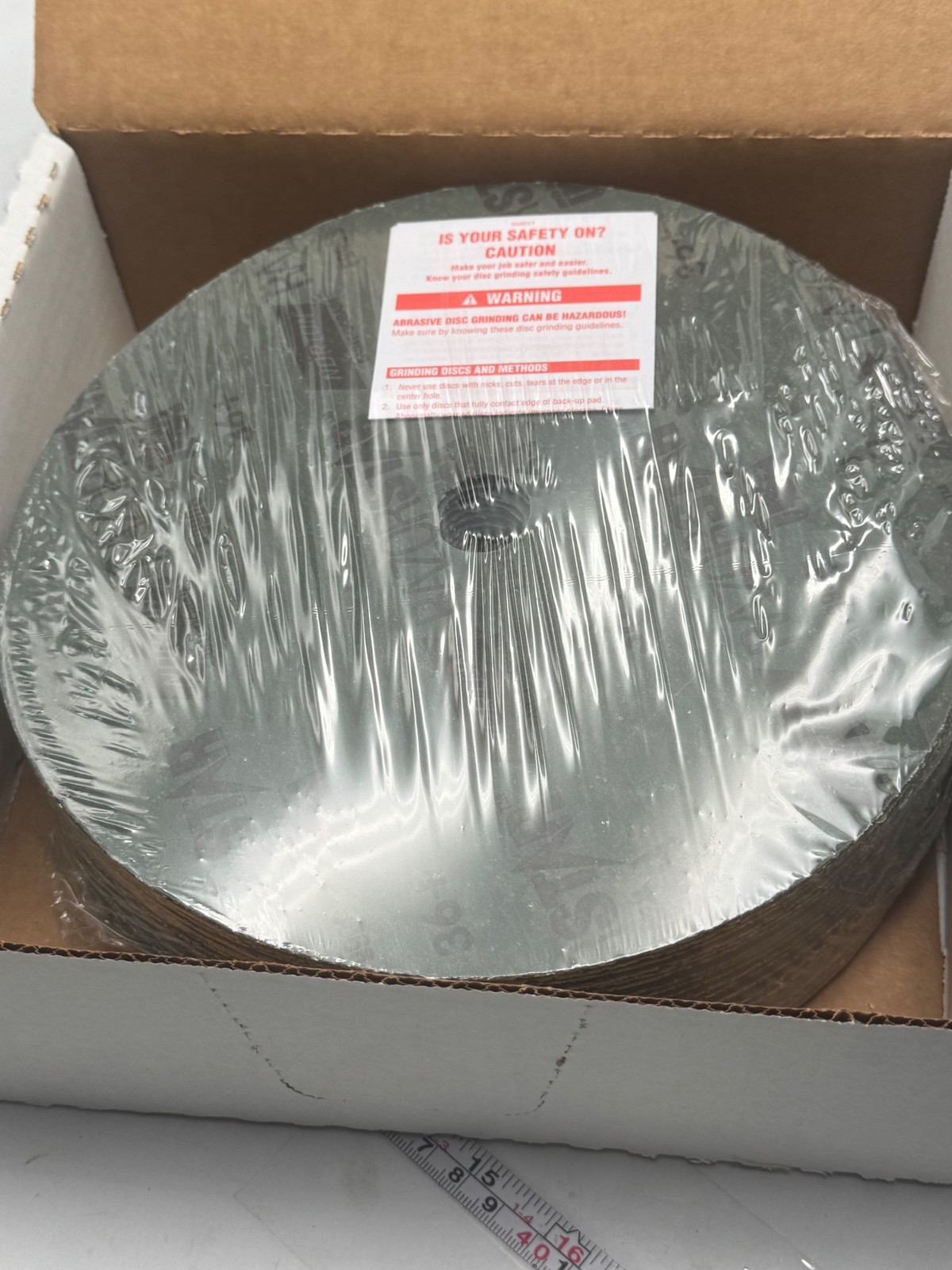 NORTON Fiber Disc: 9-1/8" x TN Quick-Change Ceramic 36 Grit RazorStar F990S-25PK gallery
