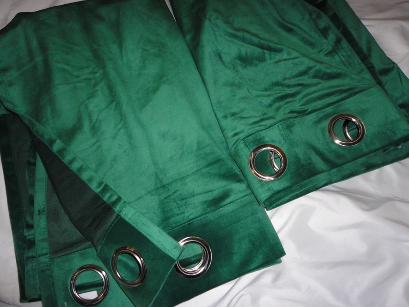 AMALGAMATED TEXTILE SMOOTH EMERALD GREEN VELVET GROMMET (2) DRAPERY PANELS 51X82 gallery