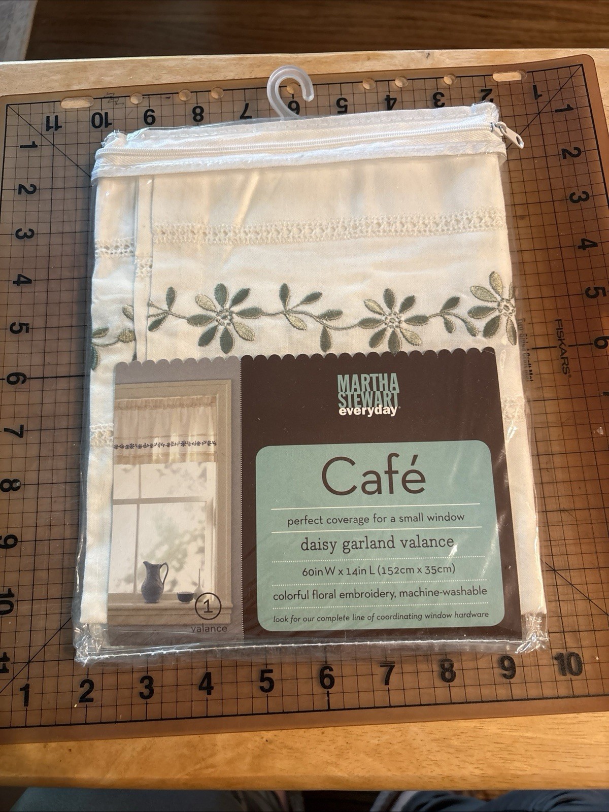 Martha Stewart Cafe Curtains Daisy Garland 60"W X 14”L Cottagecore Grandmacore gallery