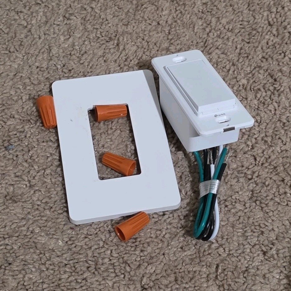 White Decorator/Rocker On/Off Wall Switch with Faceplate, Plastic, Rectangular gallery
