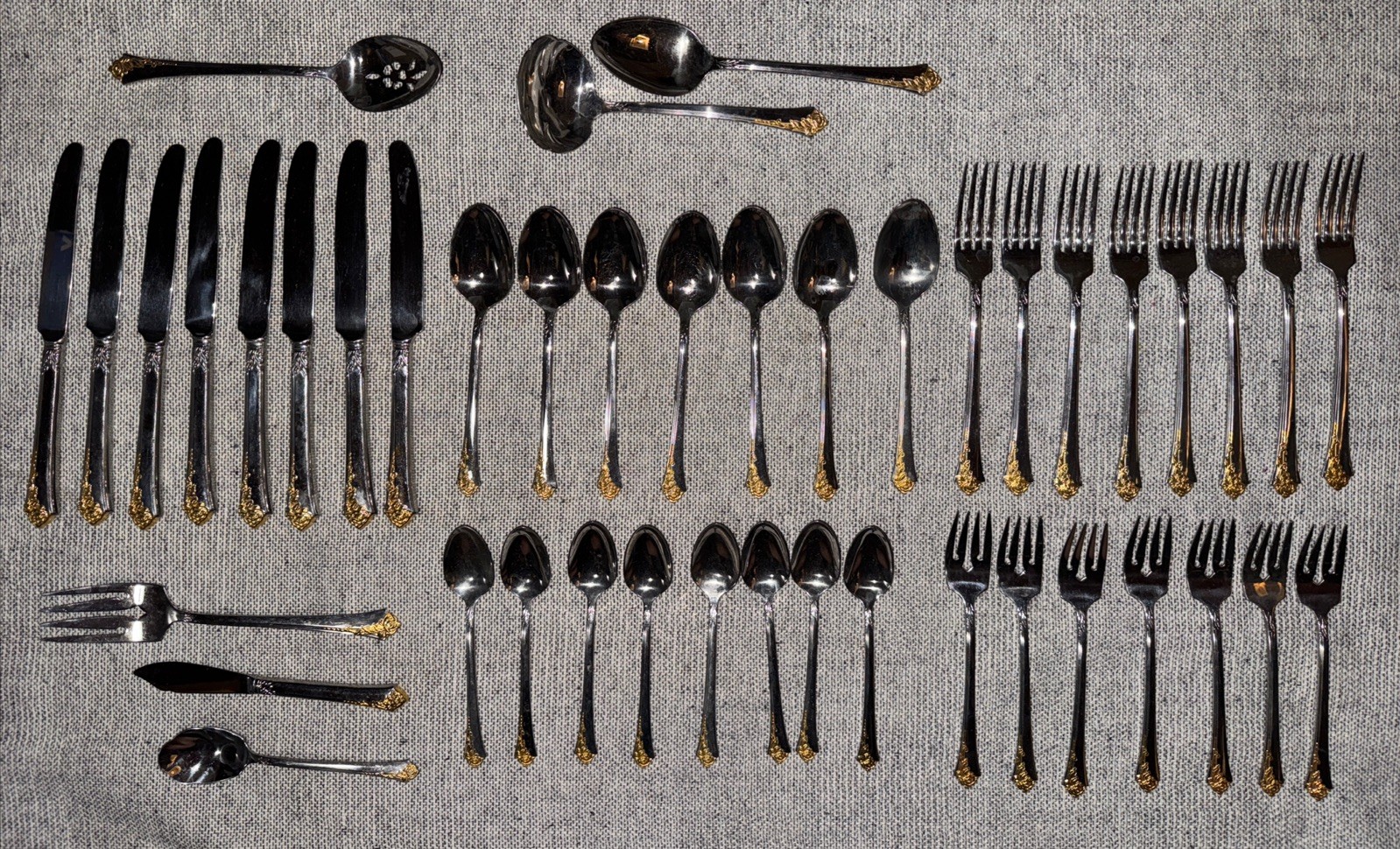 Oneida GOLDEN DAMASK ROSE 44 Piece Set Flatware Utensils Used gallery