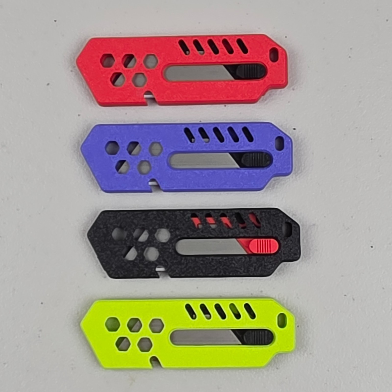 Compact Retractable Utility Knife Box Cutter Razor 3D Printed - EDC (4 Pack) gallery