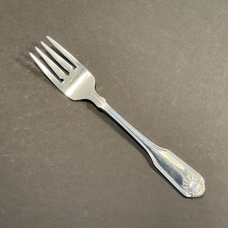 Oneida CLASSIC SHELL Stainless Flatware Silverware 5pc PLACE SETTING 18/10 gallery
